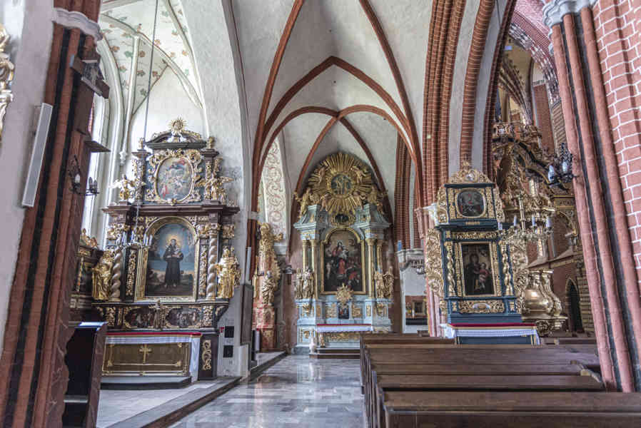 Polonia - Torun 075 - iglesia de San Jacob.jpg